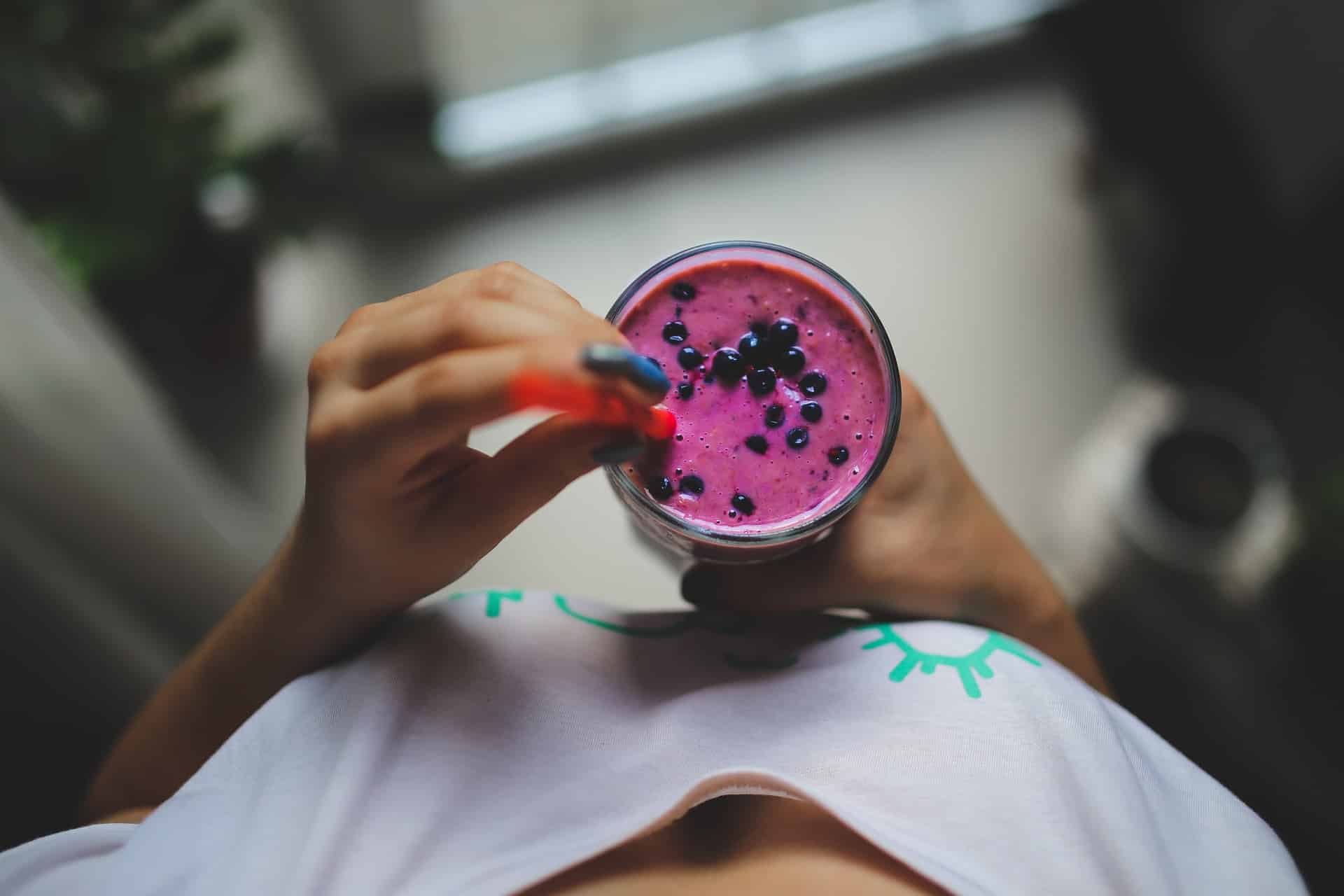 healthy blueberry smoothie